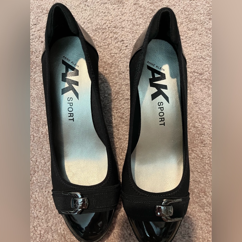 Wedge dress shoes